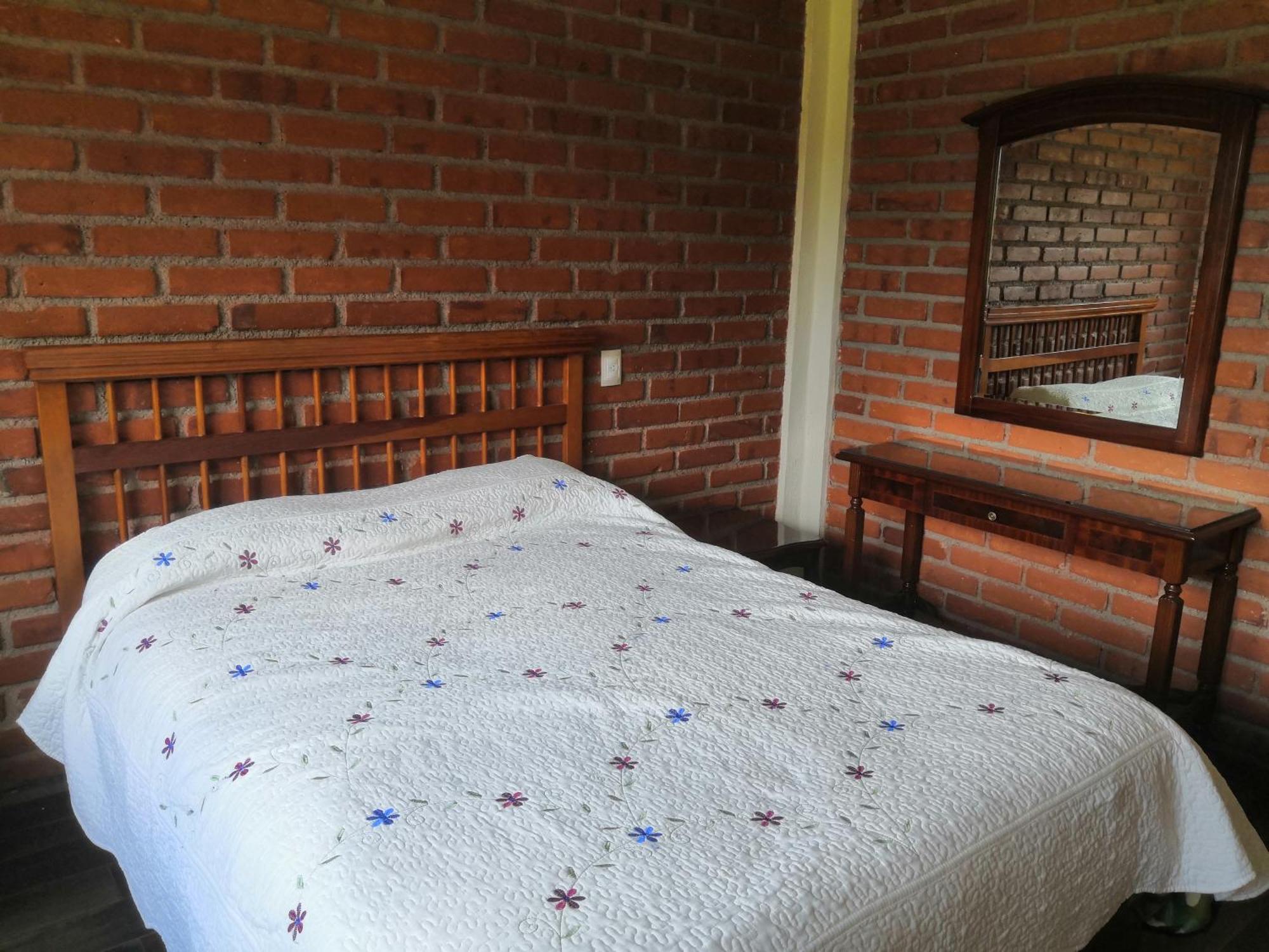De San Miguel Lodge *